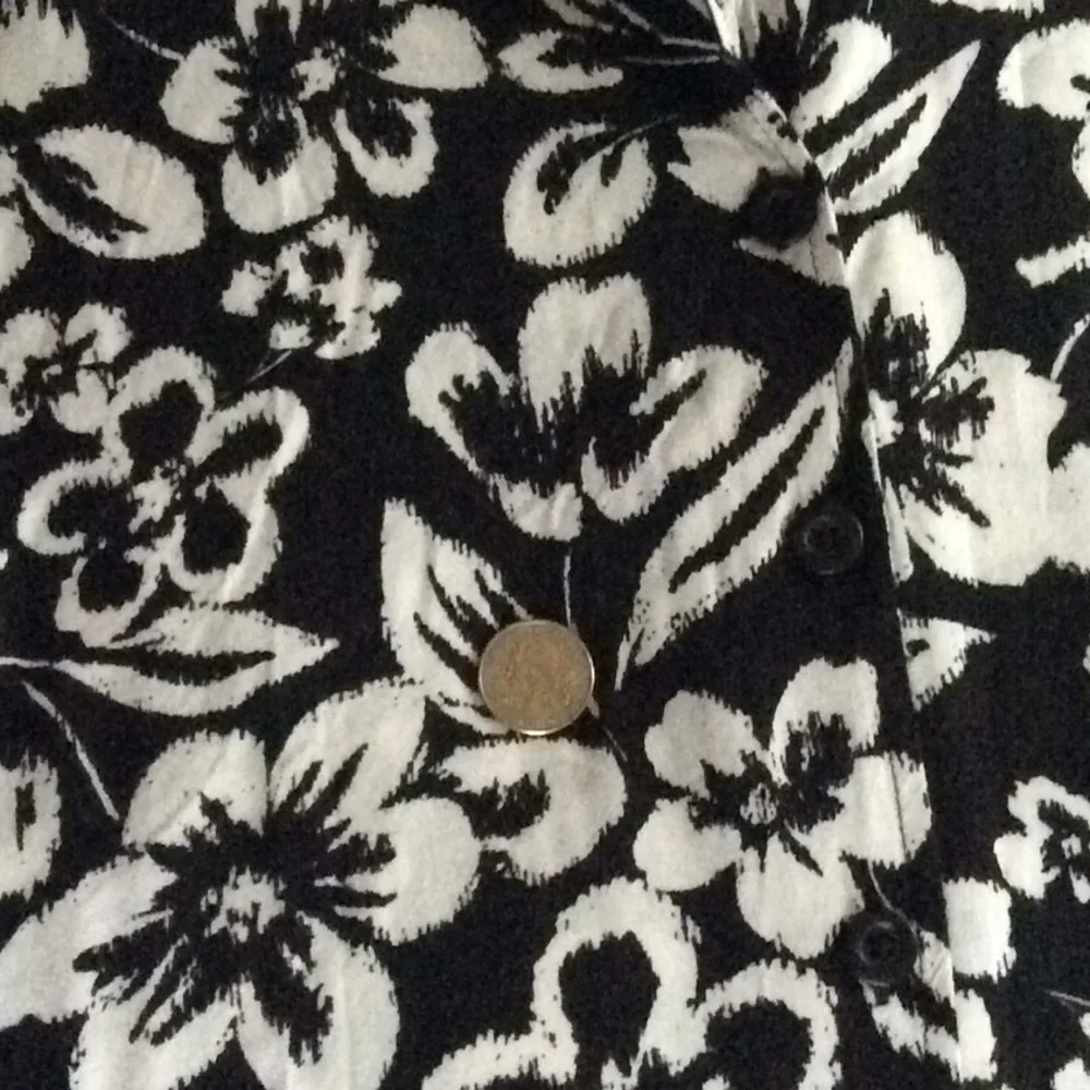 Hawaiian Floral Button Down Short Sleeve Top - Picture 5 of 5